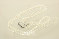 2 Perlenketten, WG/Silber-Schließen