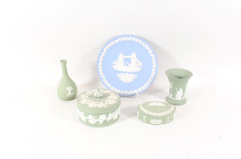 Posten versch. Porzellanteile: