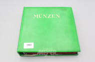 Münzen-Album mit Münzen
