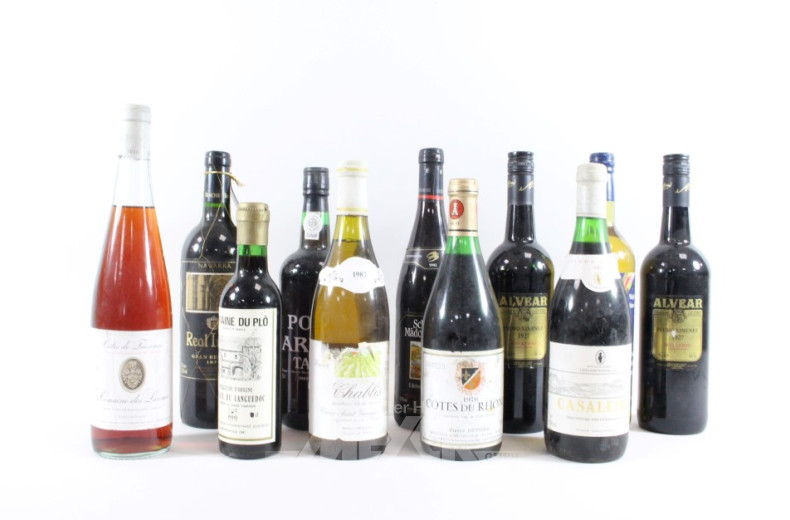 Posten Alkoholika: Wein, ca. 21 Flaschen