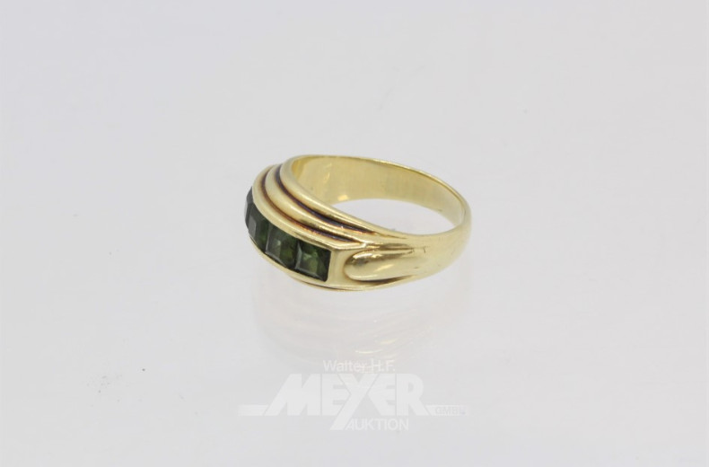 Ring, 585er GG mit 5 grünen Farbsteinen,