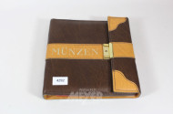 Münzalbum, braun mit ca. 89 Münzen,