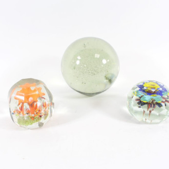 3 Paperweights, Kristall