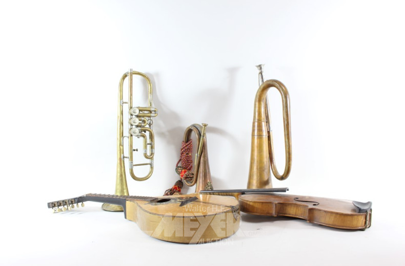 2 Posthörner, 1 Trompete, 1 Geige sowie