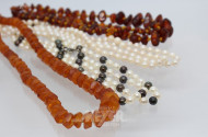 9 Halsketten: Perlen, Rosenquartz,
