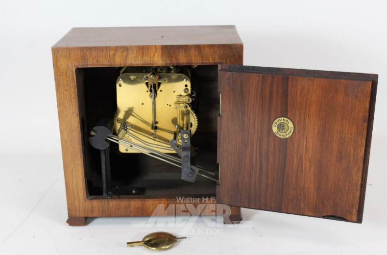 2 versch. Art-Deco-Stil Tischuhren,