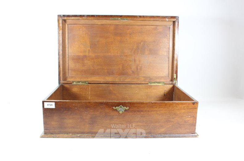große Holzkassette mit Schlüssel,