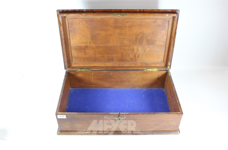 große Holzkassette mit Schlüssel,