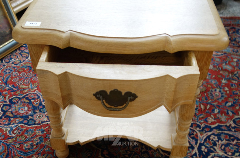 kl. Beistelltisch, Eiche hell, massiv,