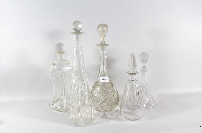 5 div. Glas-/Kristall-Karaffen