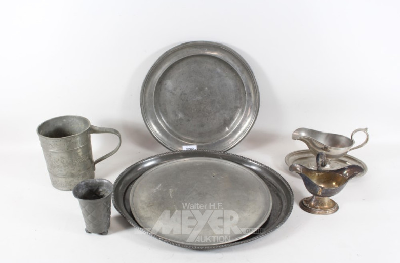 Konvolut Zinndekoration: Krug, Tablett,