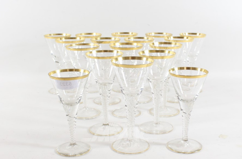 Satz von ca. 42 Gläsern mit