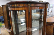 franz. Stil Halbrund-Vitrine,