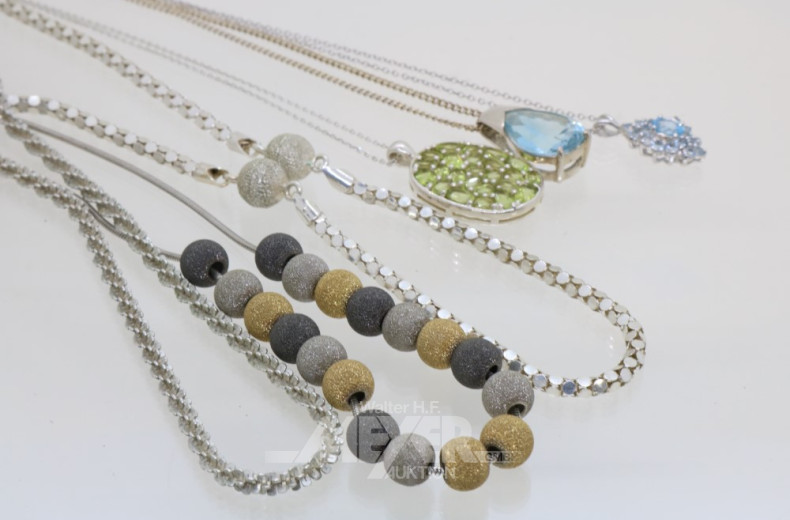 17 versch. Ketten und Collier, Silber