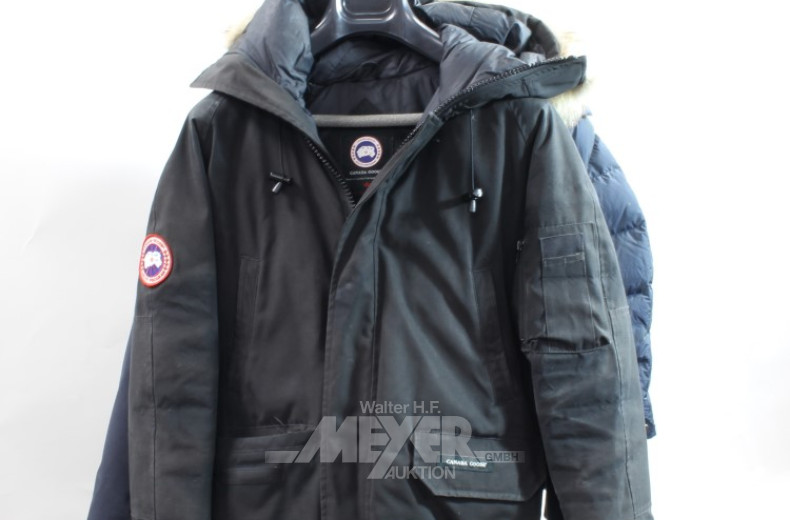 8 Jacken und 1 x Kapuzen-Pullover,