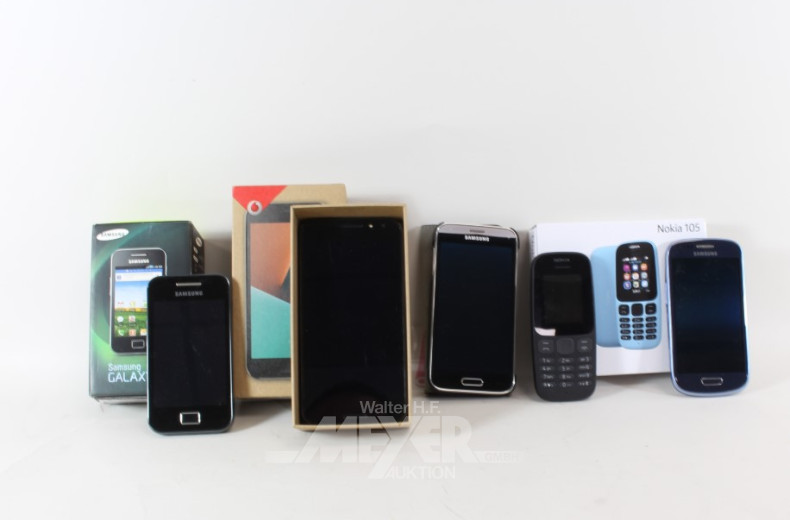 5 Mobiltelefone, SAMSUNG und NOKIA