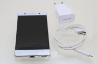 Smartphone SONY XPERIA, mit Ladekabel