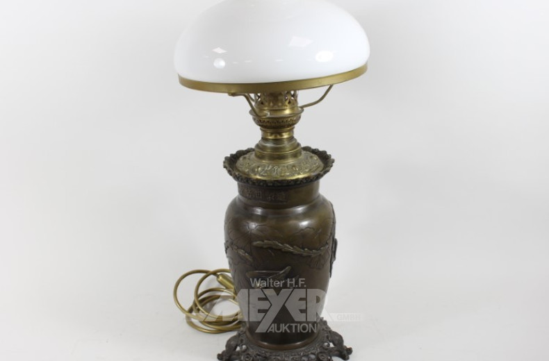 asiatische Vasenlampe, Glasschirm