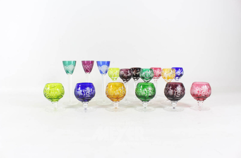 gr. Posten farbige Kristall-Gläser