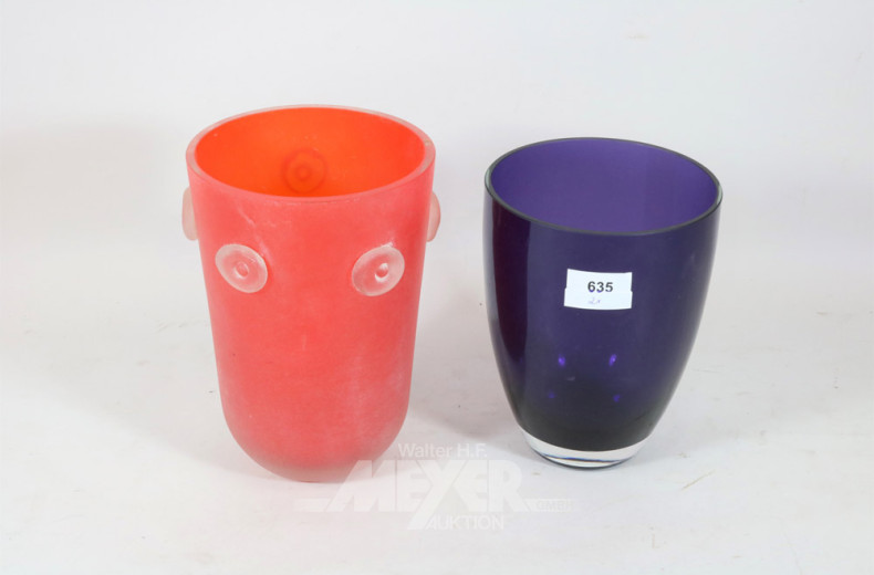 2 fr. Glasvasen, rot u. lila