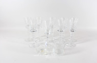 11 versch. Schnaps- und Likörgläser,