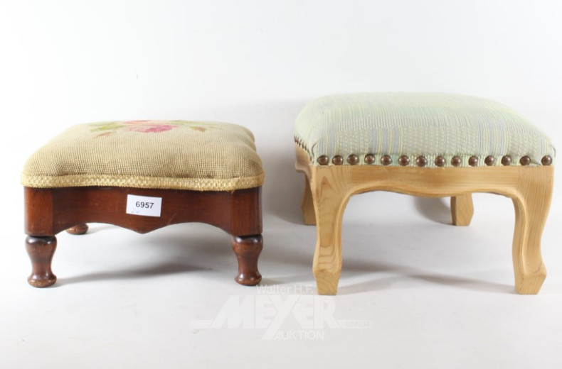 2 kl. Fußhocker, Stoff/Gobelinbezug