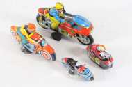 23 versch. Metall-Spielzeuge: Motorräder