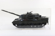 Panzermodell ''Leopard'' im Schaukasten