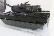 Panzermodell ''Leopard'' im Schaukasten