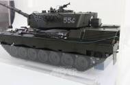 Panzermodell ''Leopard'' im Schaukasten