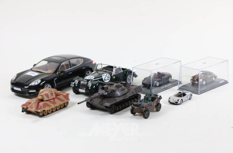 6 Modell-Autos u. 2 Panzermodelle