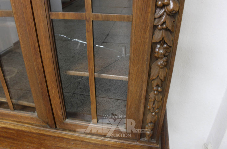 Aufsatz-Vitrine, Eiche mit Schnitzwerk,