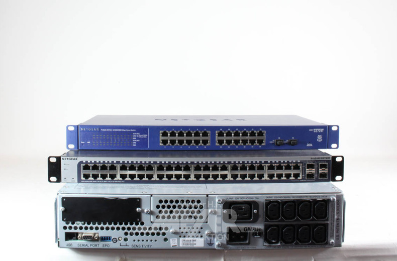 Posten Servertechnik bestehend aus: