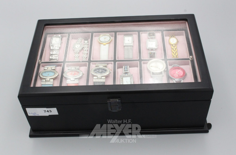 Schmuck-Box mit 18 Armbanduhren