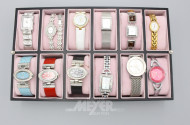 Schmuck-Box mit 18 Armbanduhren
