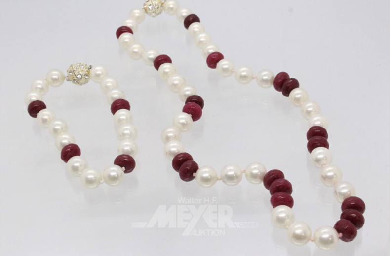 8 Modeschmuck-Ketten mit Armbändern