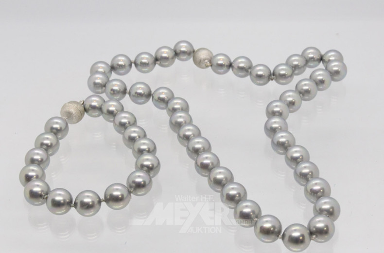 8 Modeschmuck-Ketten mit Armbändern