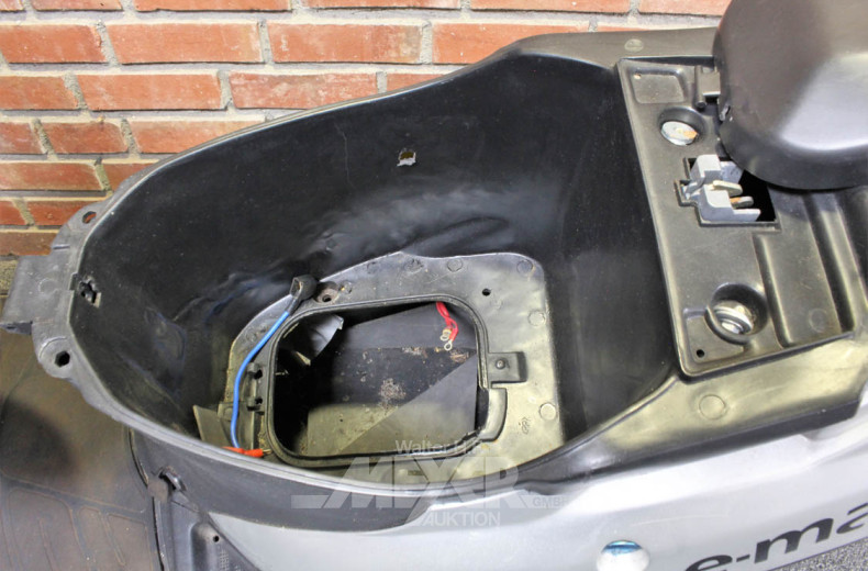 Elektro-Roller E-MAX, 1 Schlüssel,