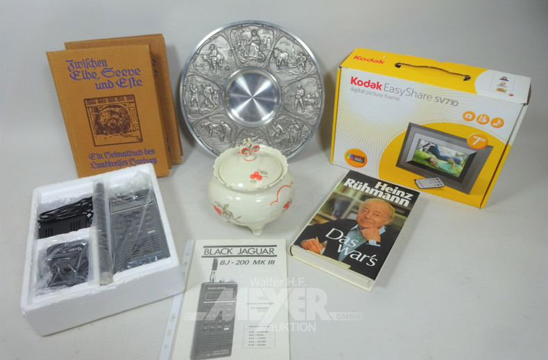 Konvolut: Zinnteller, Bücher, Porz.-