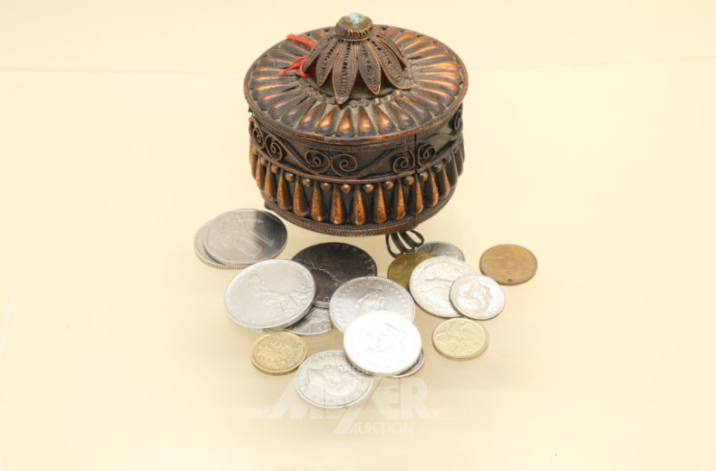 Schmuckdose mit Münzen