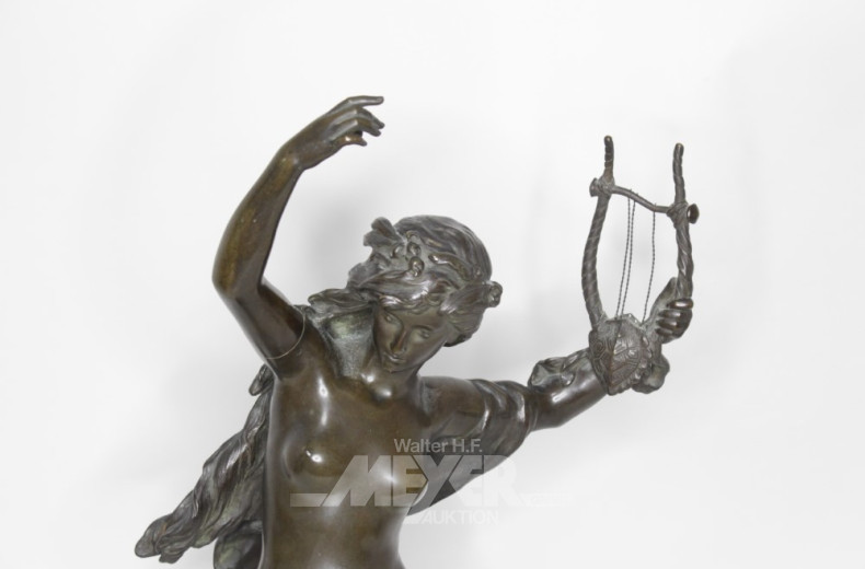 gr. Bronzeskulptur ''Weibl. Akt mit Lyra'',