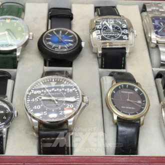 Uhrenkassette mit 12 Armbanduhren