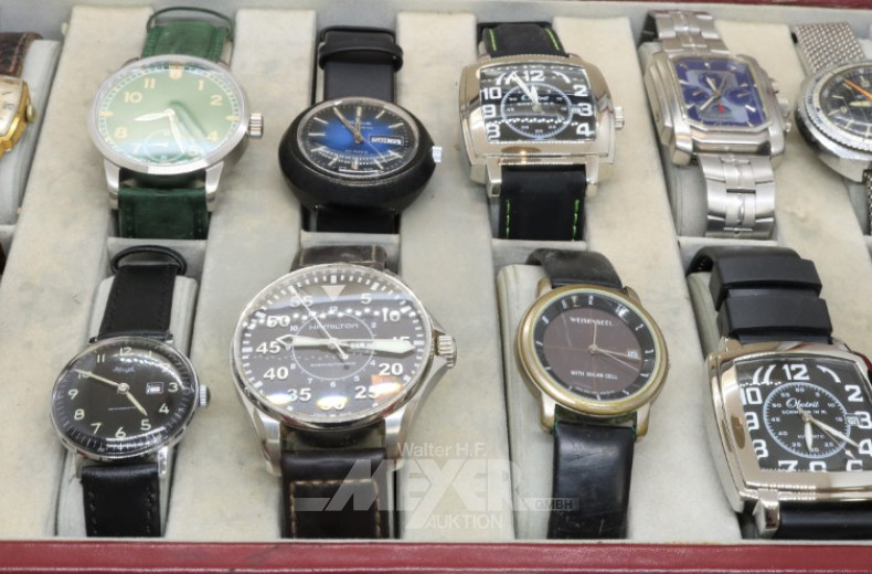Uhrenkassette mit 12 Armbanduhren