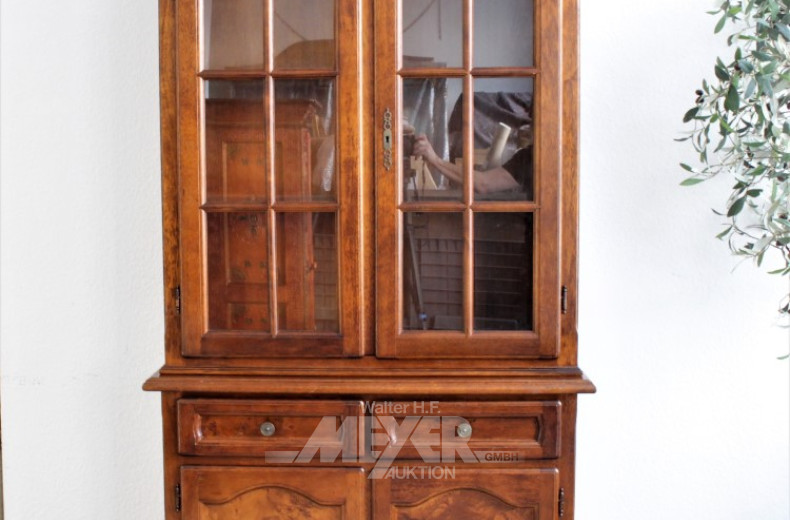 Aufsatzvitrine, Reproduktion, Nussbaum