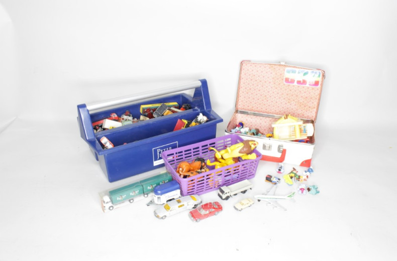 Posten Spielzeug: Figuren, Modell-Autos,