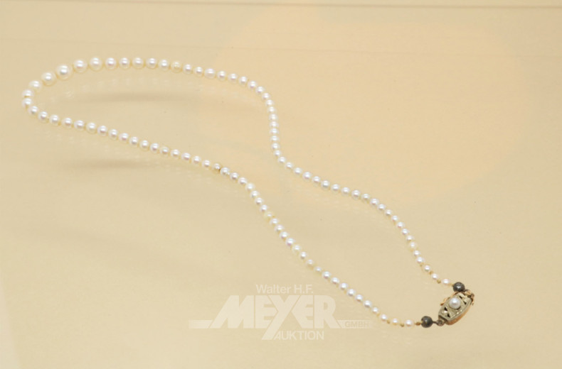 zarte Zuchtperlenkette im Verlauf mit