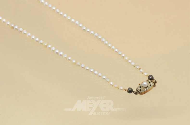 zarte Zuchtperlenkette im Verlauf mit