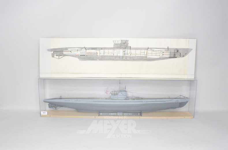 U-Boot-Modell im Schaukasten,
