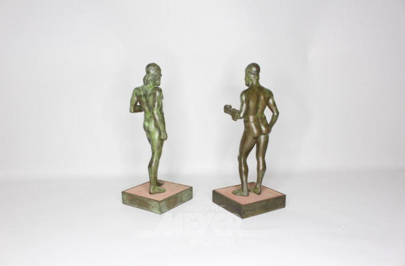 2 Metallfiguren auf Sockel