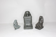 3 Steinfiguren nach ägyptischen Vorbildern